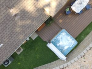 birds eye view of deck and hot tub
