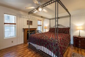 bedroom with queen bed