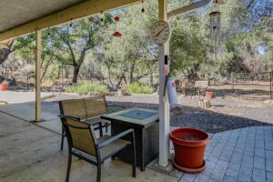 outdoor seating with fire pit