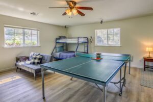 bedroom with 1 double bed, 1 single bed, 2 sofa beds and ping pong table