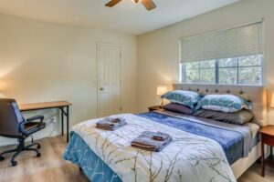 bedroom with queen bed