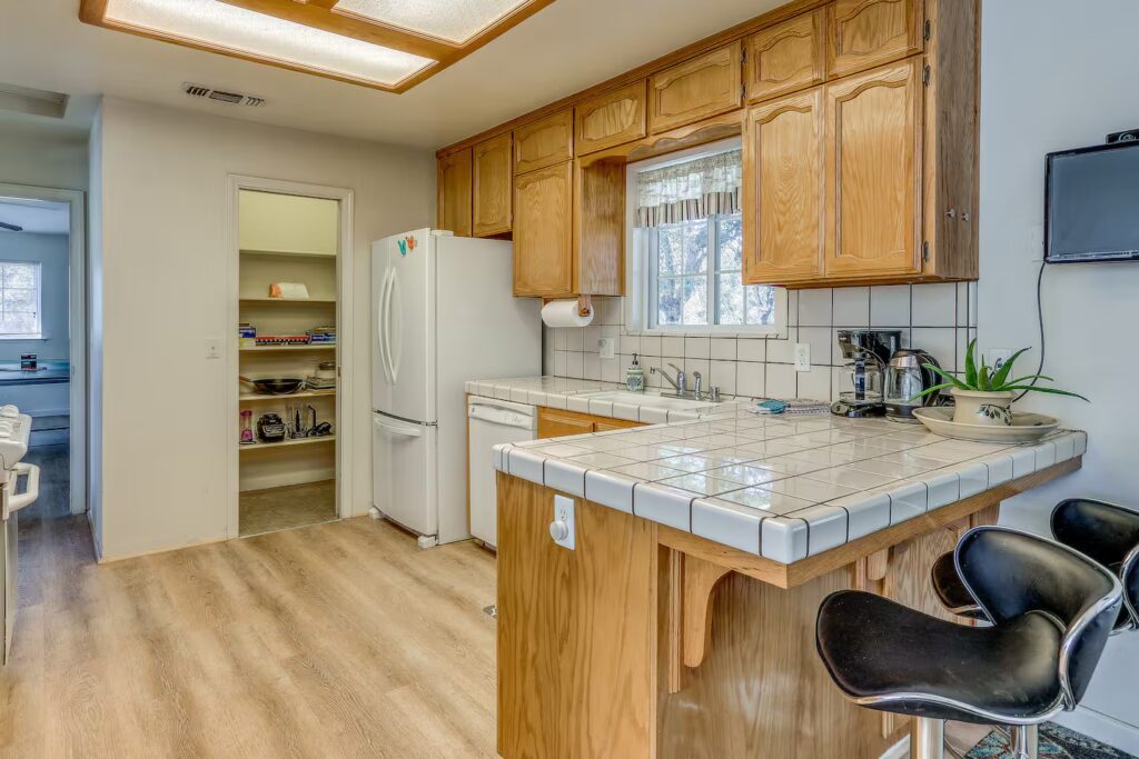 fully equipped kitchen