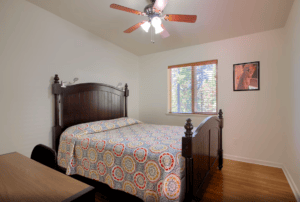bedroom with queen bed