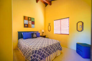 bedroom with queen bed