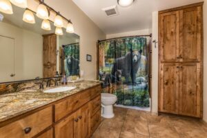 bathroom with shower tub