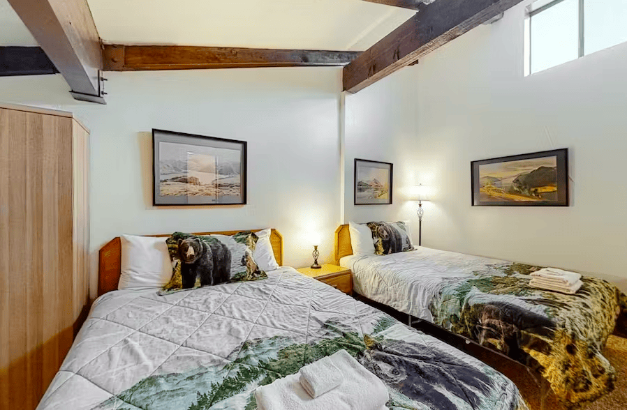 loft with two full beds