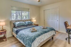 bedroom with queen bed
