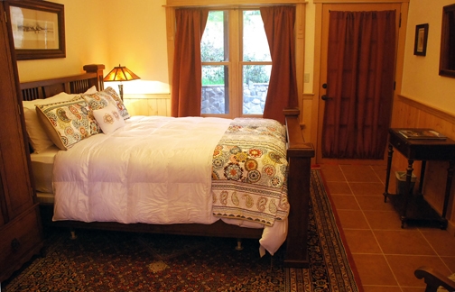 "quartz room" with queen bed