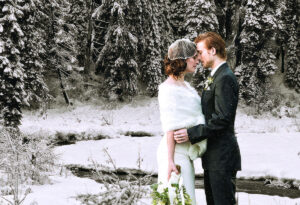 Winter wedding couple kissing in the snow