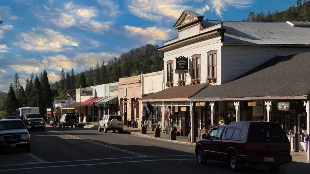 Downtown Mariposa at sunrise