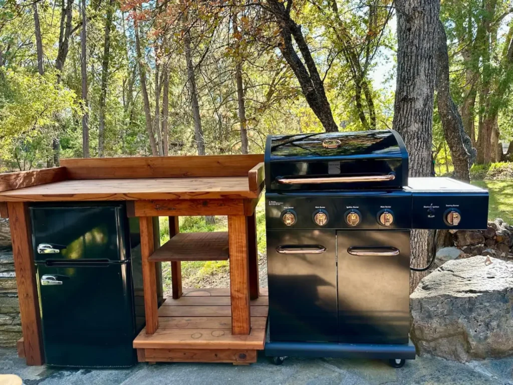 outdoor kitchen