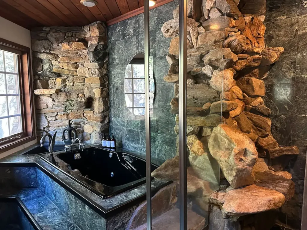 bathroom with Jacuzzi tub