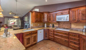 fully equipped kitchen