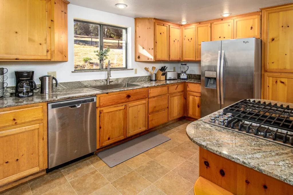 fully equipped kitchen