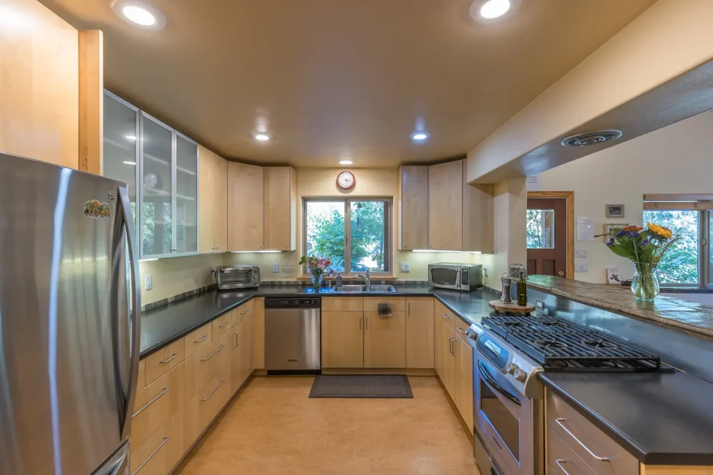 fully equipped kitchen