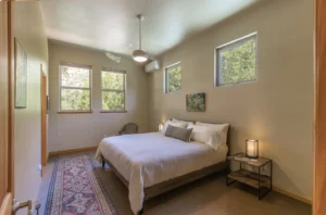 bedroom with queen bed