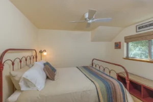 bedroom with queen bed