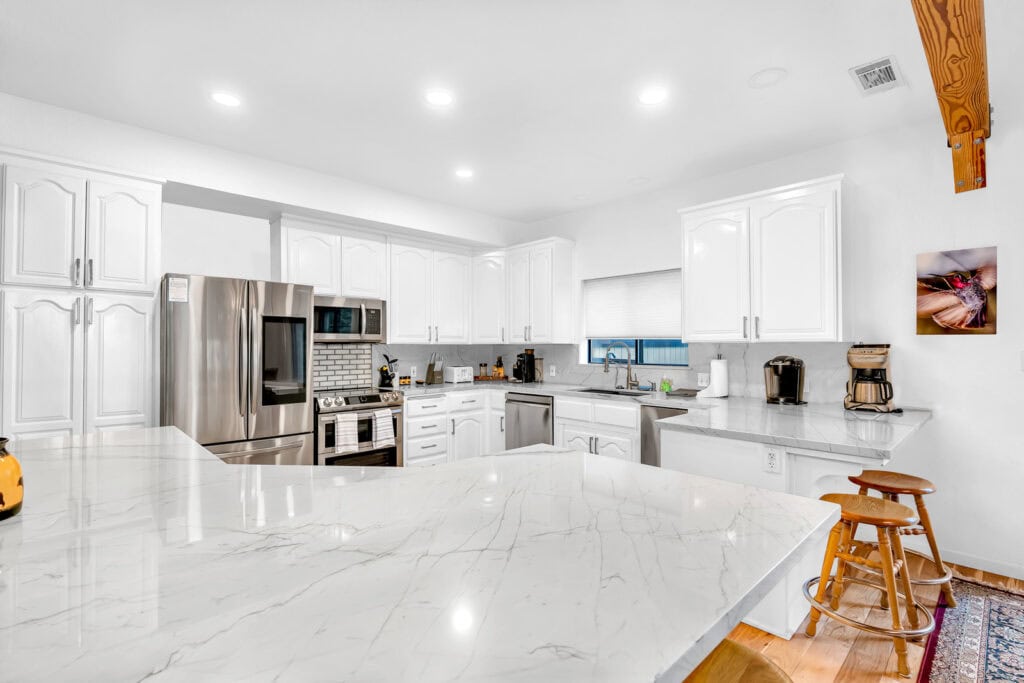 fully equipped kitchen