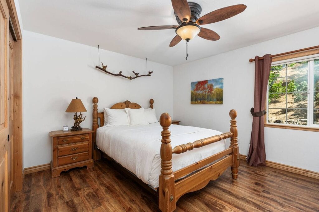 bedroom with queen bed