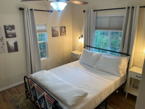 bedroom with queen bed