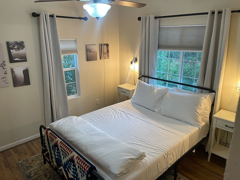 bedroom with queen bed