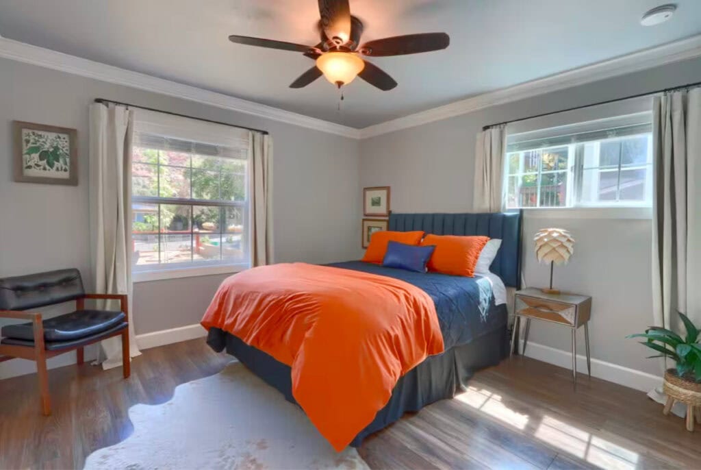 bedroom with queen bed