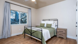 bedroom with queen bed