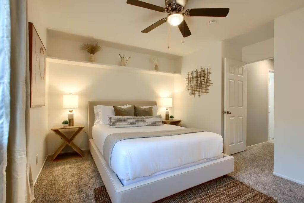 bedroom with queen bed