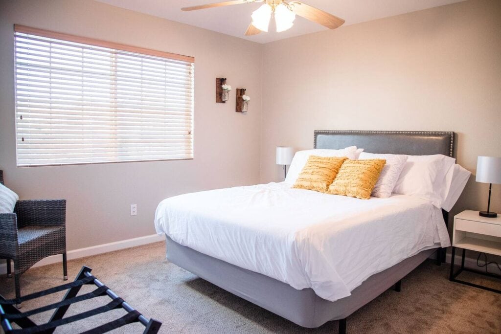 bedroom with queen bed