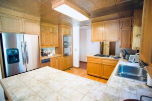 fully equipped kitchen
