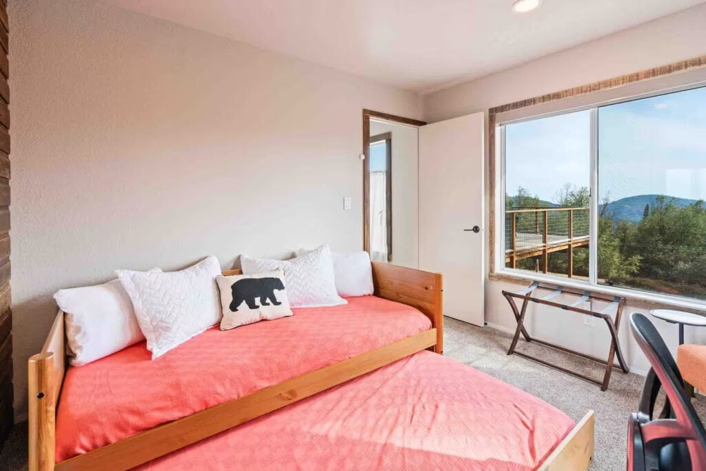 twin bed with trundle
