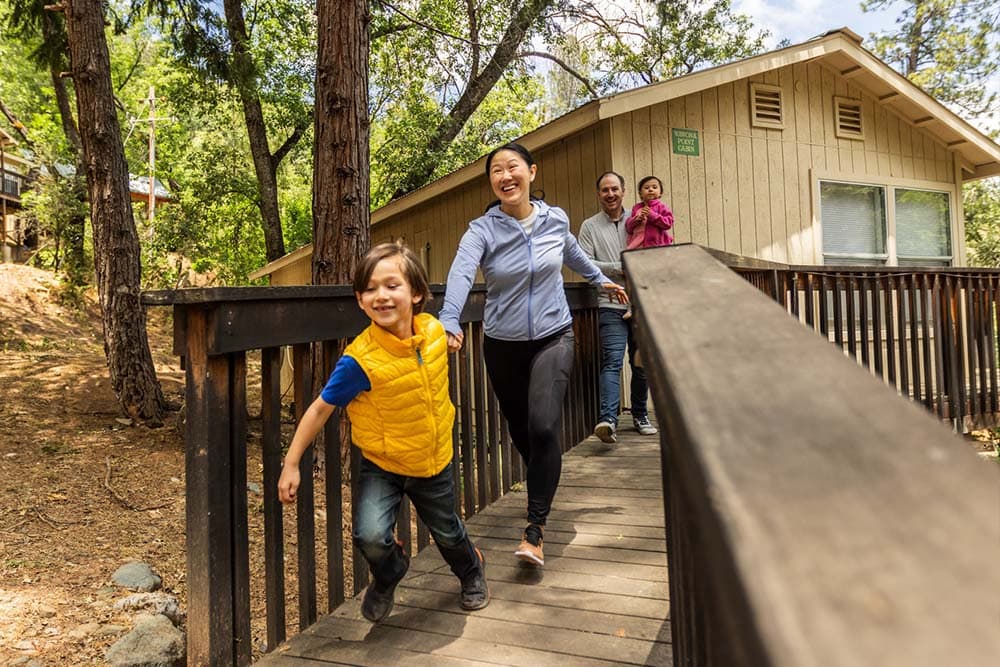 family at yosemite cabin rentals