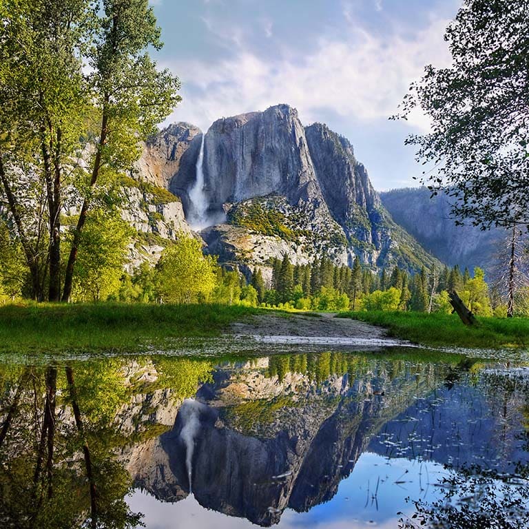 reflection of yosemite falls in lake